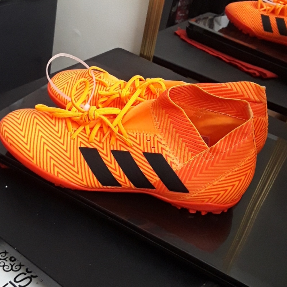 Indoor soccer shoes